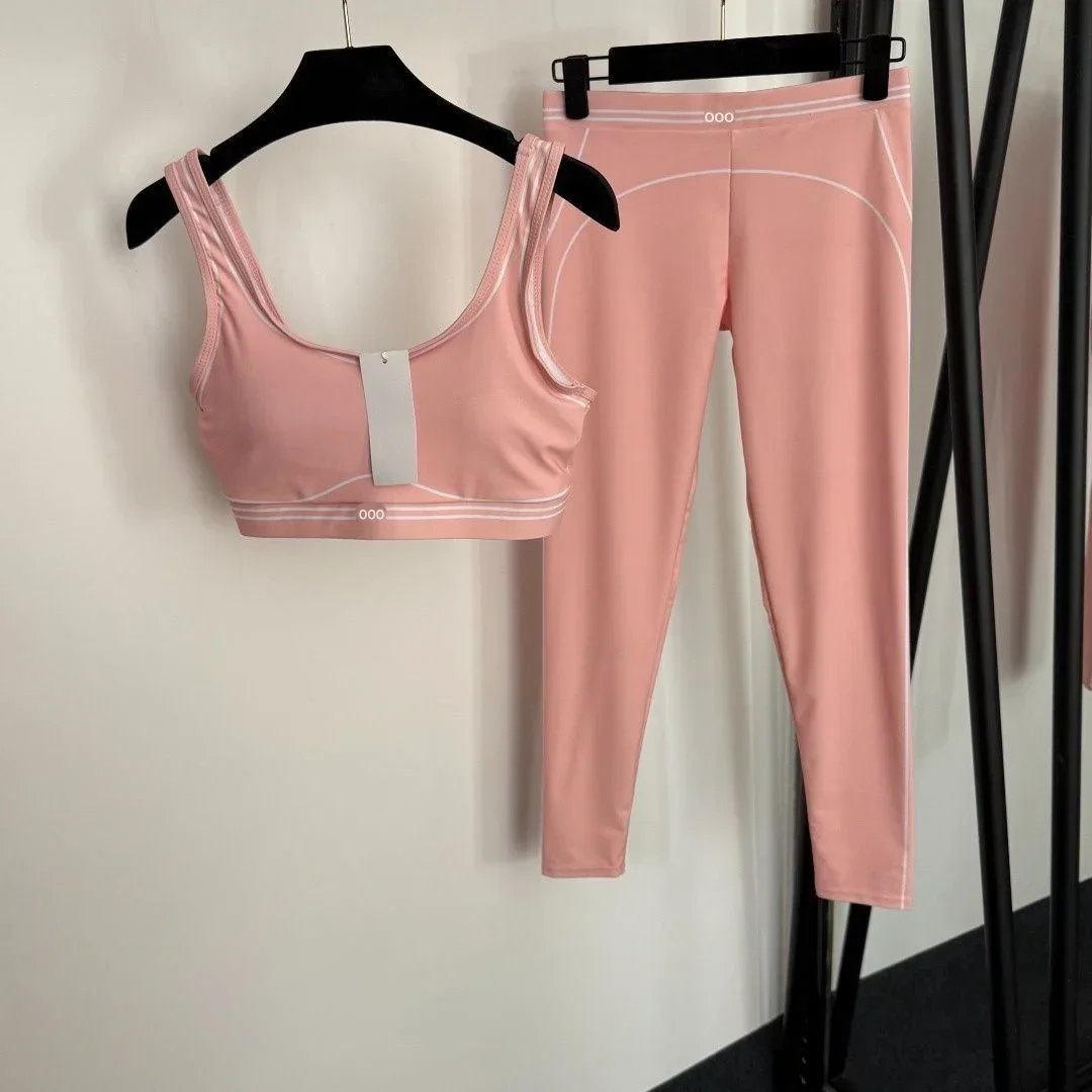Tank Top Breathable - Damski zestaw sportowy: oddychający, elastyczny top