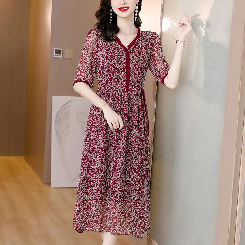 Elegancka sukienka z dekoltem  – Summer Clothing For 70 Year Old Woman recenzja i cena