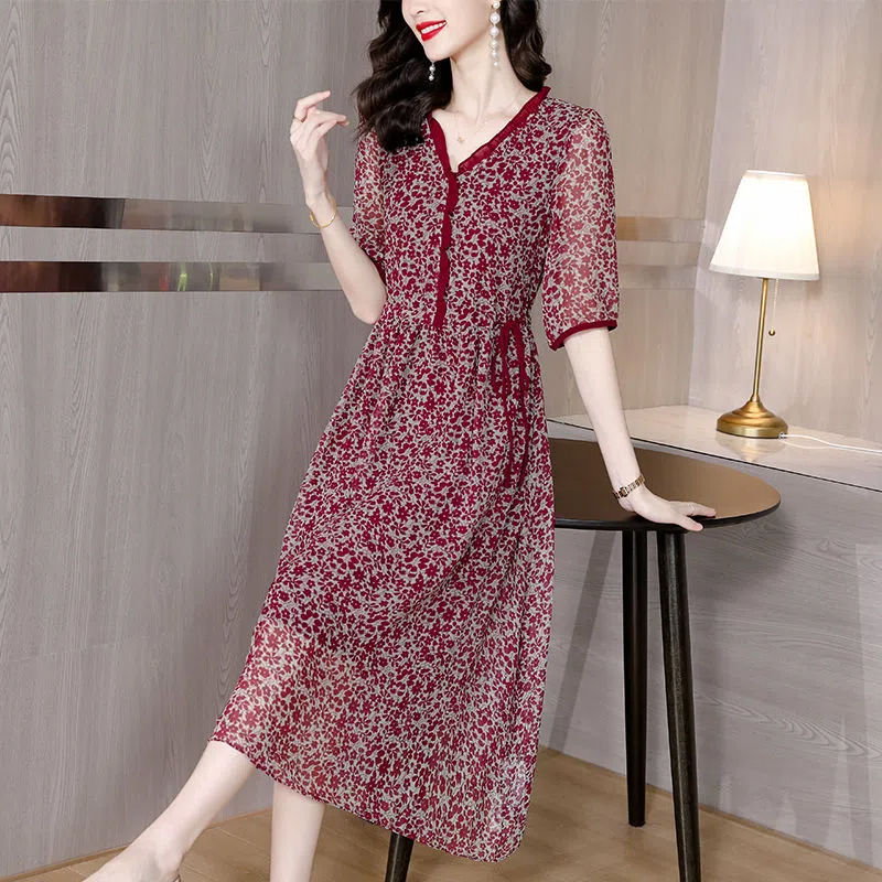 Elegancka sukienka z dekoltem  – Summer Clothing For 70 Year Old Woman recenzja i cena