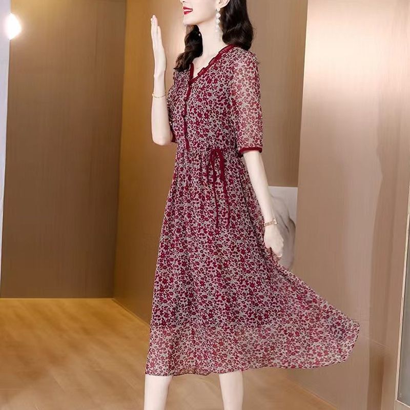 Elegancka sukienka z dekoltem  – Summer Clothing For 70 Year Old Woman recenzja i cena