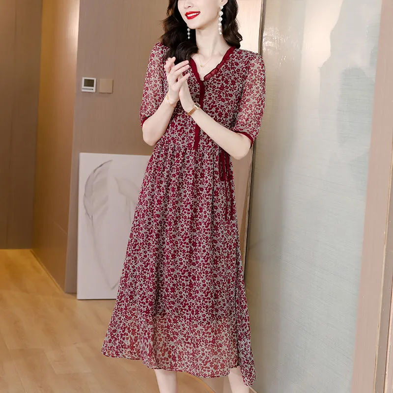 Elegancka sukienka z dekoltem  – Summer Clothing For 70 Year Old Woman recenzja i cena